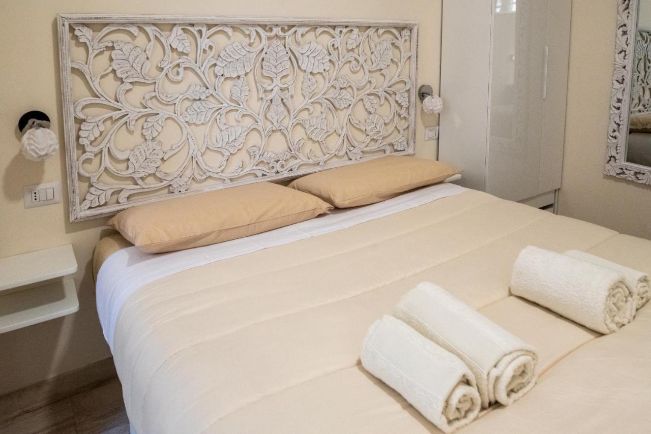 Room With Independent Entrance - Termini/Aquarium روما المظهر الخارجي الصورة